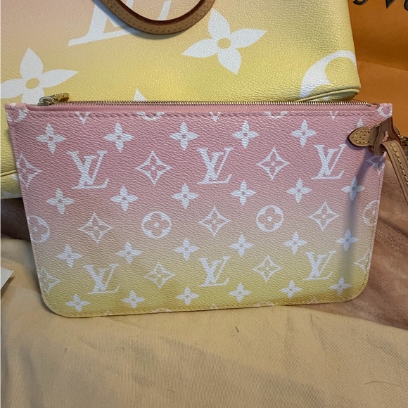 Louis Vuitton Gradient Pink & Yellow Tote & Wristlet BUNDLE, NEW!! 🌸 MAKE OFFER - Picture 3 of 15